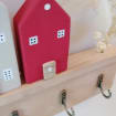 Schlüsselhalter Holzhäuschen Wanddekoration Schlüsselboard mit 5 Haken, Tinyhouse Miniaturhaus, 25x15x2 cm, Skandi Stil