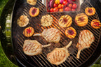 Holzkohlegrill 57 cm Original Kettle Premium mit Stand und Rädern 2342 cm² Grillfläche Deckelthermometer