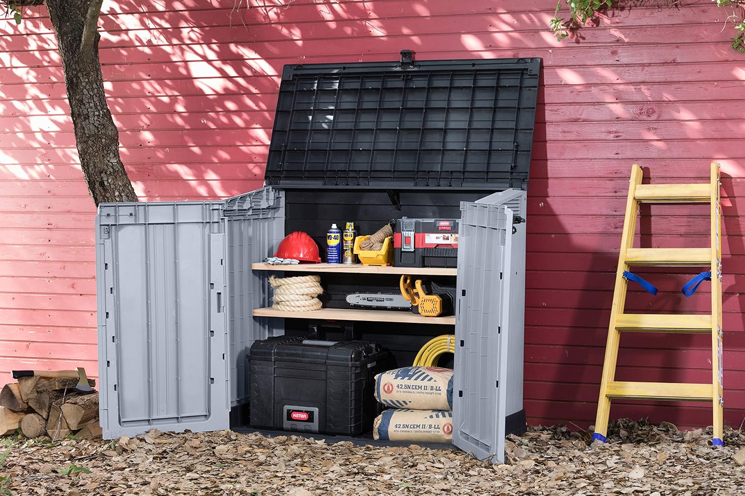 Gartenschuppen Store It Out Nova 132 x 71,5 x 113,5 cm Kunststoff Außenaufbewahrung wetterfest abschließbar hellgrau dunkelgrauer Deckel