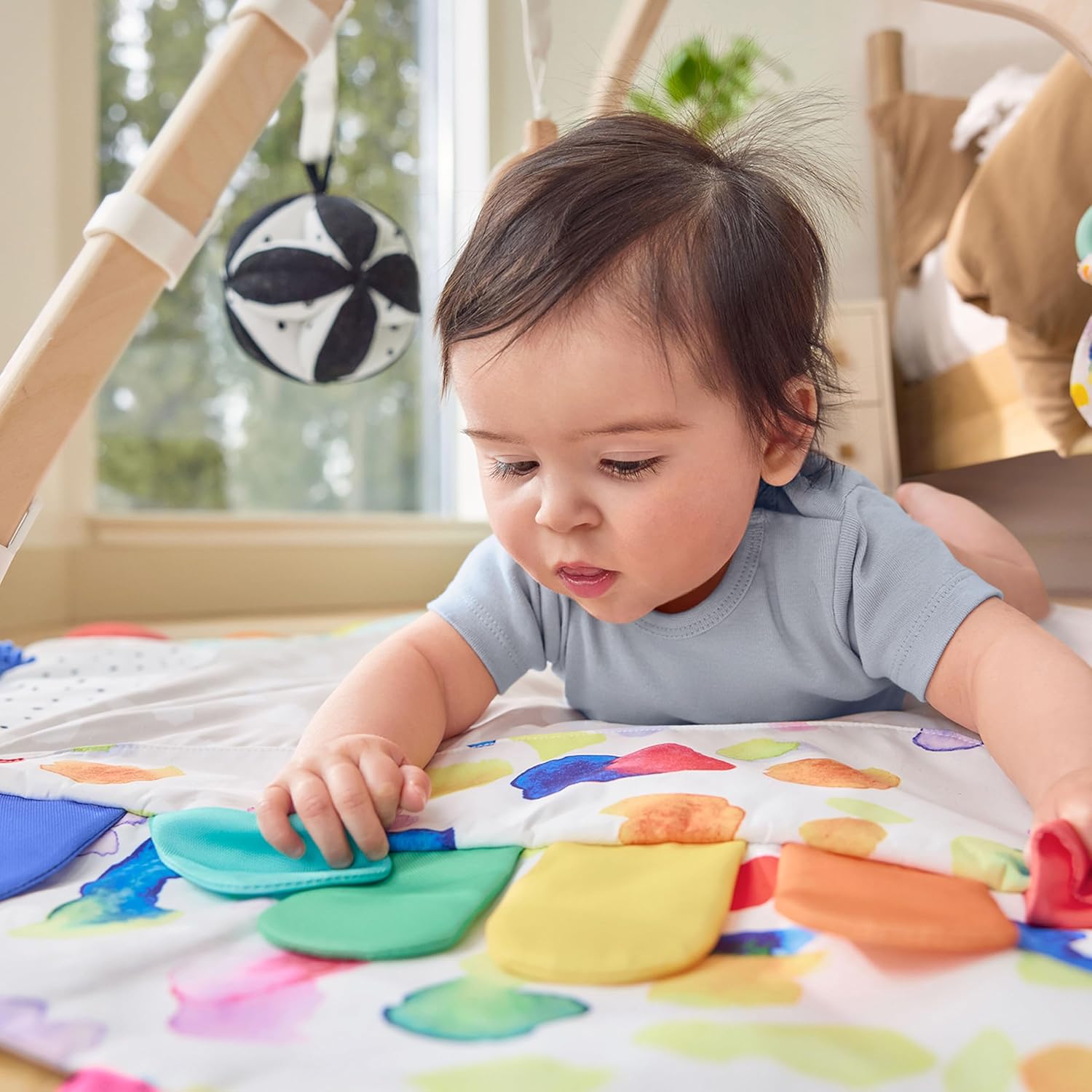 Baby Spielbogen mit Spielmatte Lovevery Play Gym 5 Entwicklungsbereiche mit 13 Aktivitätsspielzeugen für Babys