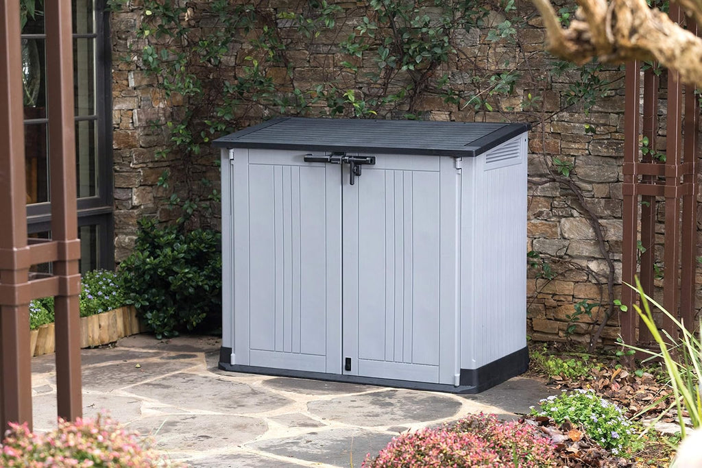 Gartenschuppen Store It Out Nova 132 x 71,5 x 113,5 cm Kunststoff Außenaufbewahrung wetterfest abschließbar hellgrau dunkelgrauer Deckel