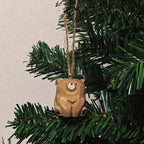Holzschnitzerei Bär Skulptur, handbemalt, Schreibtisch Dekor, Holzfigur, 3x3.5 cm