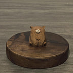 Holzschnitzerei Bär Skulptur, handbemalt, Schreibtisch Dekor, Holzfigur, 3x3.5 cm
