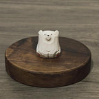 Holzschnitzerei Bär Skulptur, handbemalt, Schreibtisch Dekor, Holzfigur, 3x3.5 cm