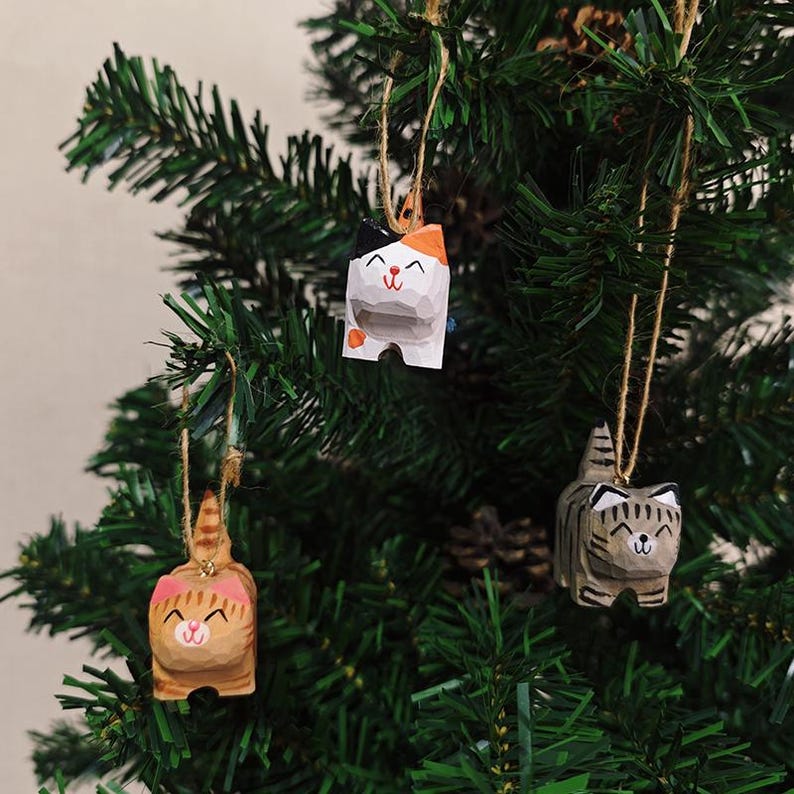 Handgeschnitzte Katzenstatue aus Holz, Weihnachtsbaumschmuck, Schreibtischdeko