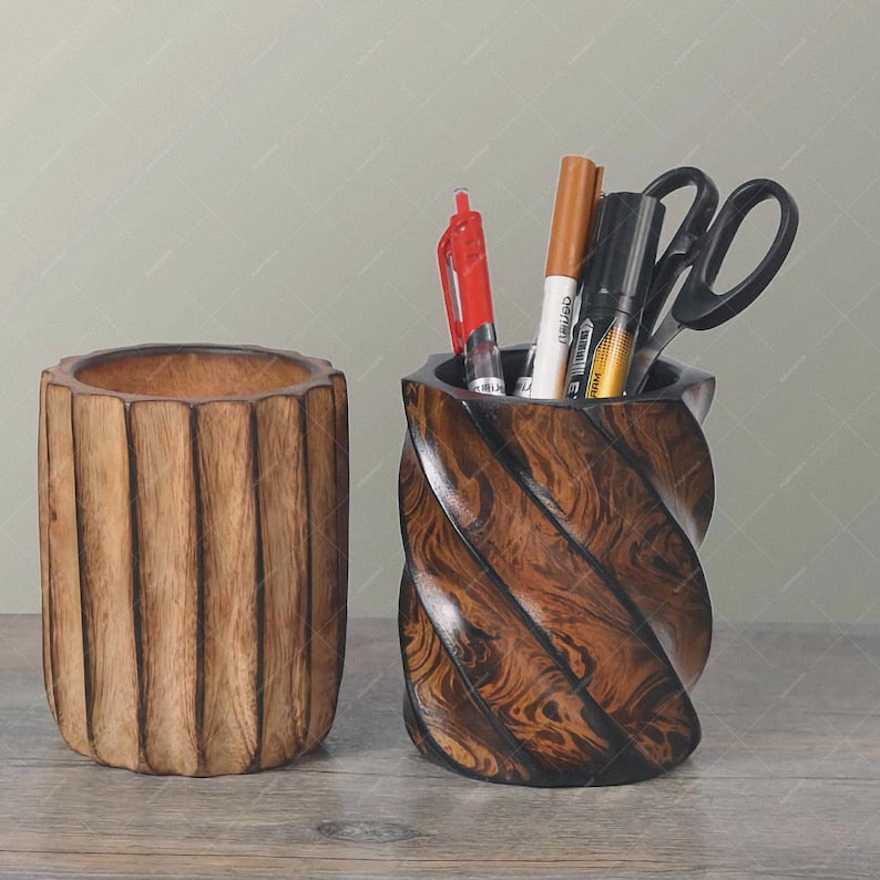Stifthalter aus massivem Mangoholz, natürlicher oder dunkler Holzton, 12 cm hoch
