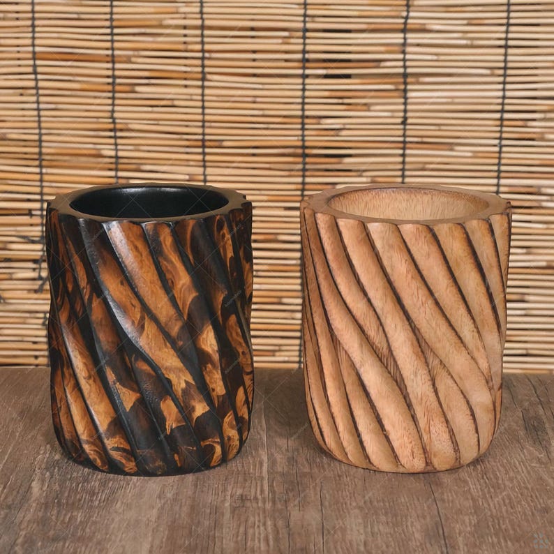 Stifthalter aus massivem Mangoholz, natürlicher oder dunkler Holzton, 12 cm hoch