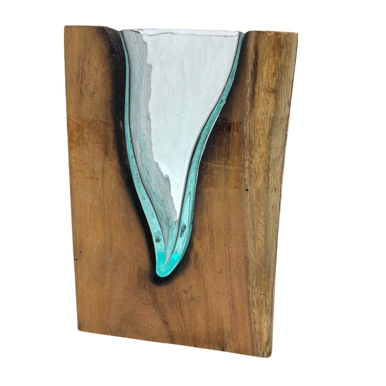 Vertikale Wandvase aus geschmolzenem Glas auf Holz, mundgeblasener Glaspflanzer, rustikale Boho-Dekor, Treibholz-Akzent-Schaustück, kleine Blumenvase