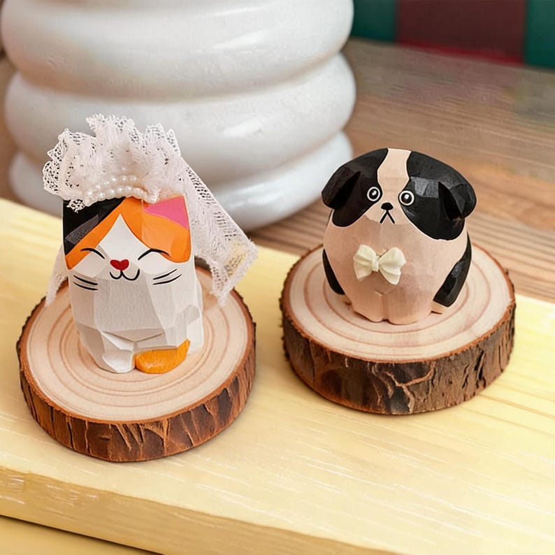Handgeschnitzte hölzerne Katzen- und Hundeornamente, rustikale Bauernhaus-Boho-Wohnkultur für Schreibtisch