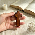 Holzkreuz Schlüsselanhänger 60x34x12 mm mit Metallring, christliches Geschenk