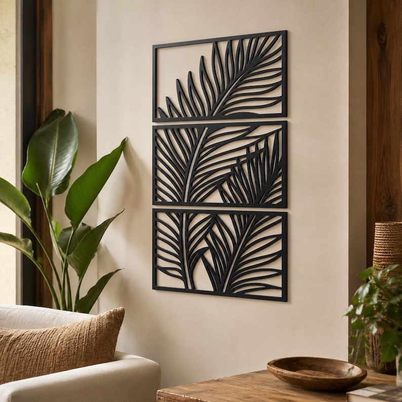 Wanddeko aus Metall mit Palmenblättern, tropische Wandpaneele, botanisches Triptychon, Japandi-Wanddeko, Boho-Wanddeko aus Metall, Deko-Set für über dem Bett