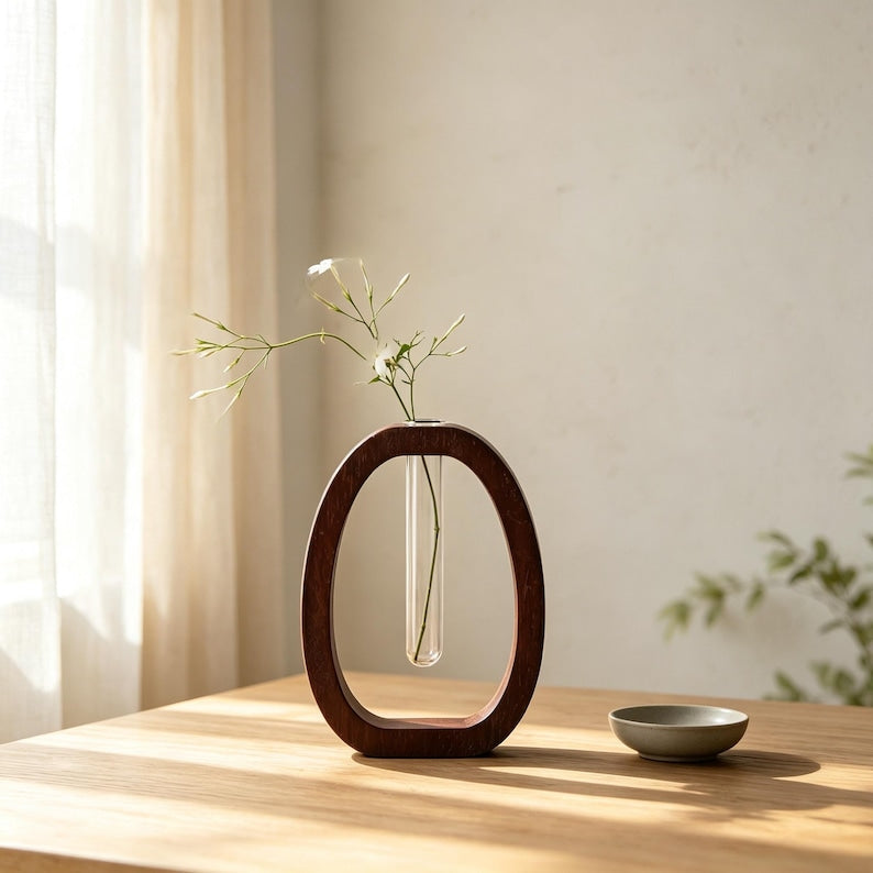 Holzvase mit Reagenzglas | Minimalistische Tischvase für frische und Trockenblumen