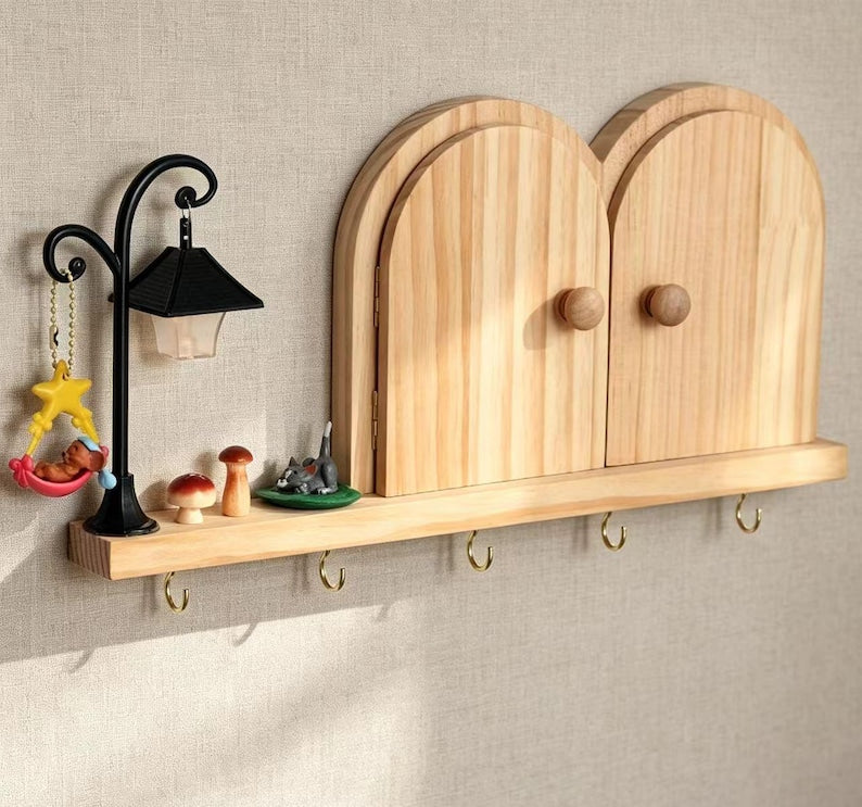 Holz Feentür Regal mit Haken | Rustikaler Wandorganizer | Miniatur Feentür Deko | Cottagecore Wanddeko