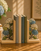 Buchstützen mit Hortensienmotiv aus Holz und Buntglas, Blumendekoration für Bücherregal, botanische Buchstützen im Buntglas-Stil