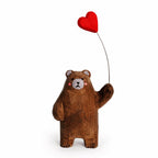 Braunbär Holzfigur mit Herzballon, handgeschnitzte Bärenstatue, Tischdeko, rustikale Wohndekoration